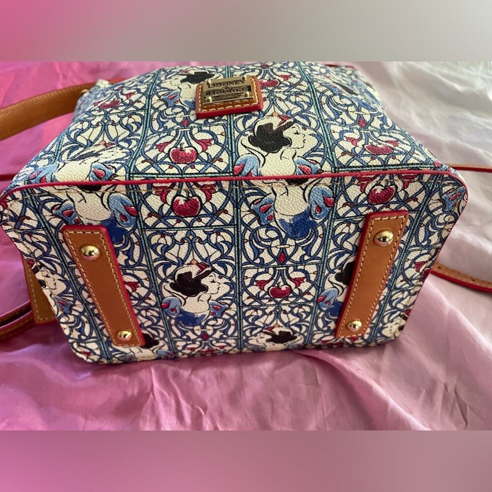 Snow White Dooney & Bourke (Paige) Crossbody - EUC - Picture 5 of 15
